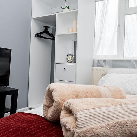 Shirley House 2, Self Catering Guest House, Self Check In, Smart Locks, 10 Min Walk To Southampton General, Aspire And Princess Anne Hospitals, Access To Fully Equipped Kitchen, Excellent Transport Links, Ideal For Longer Stays And Hospital Shifts Экстерьер фото