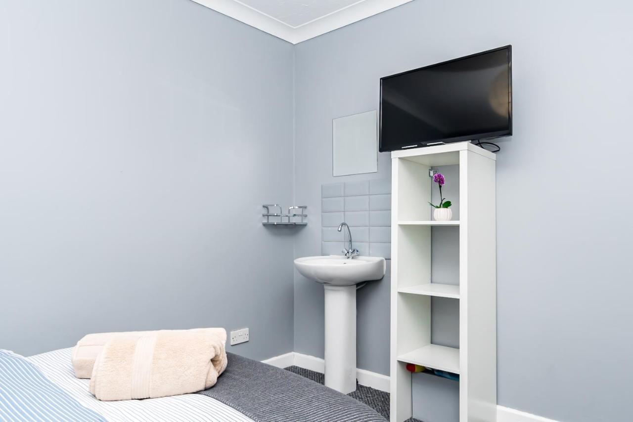 Shirley House 2, Self Catering Guest House, Self Check In, Smart Locks, 10 Min Walk To Southampton General, Aspire And Princess Anne Hospitals, Access To Fully Equipped Kitchen, Excellent Transport Links, Ideal For Longer Stays And Hospital Shifts Экстерьер фото
