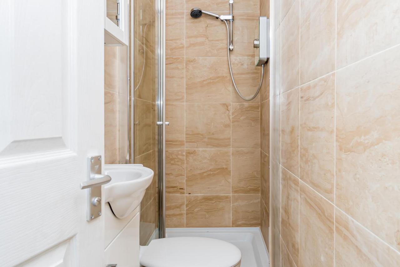 Shirley House 2, Self Catering Guest House, Self Check In, Smart Locks, 10 Min Walk To Southampton General, Aspire And Princess Anne Hospitals, Access To Fully Equipped Kitchen, Excellent Transport Links, Ideal For Longer Stays And Hospital Shifts Экстерьер фото