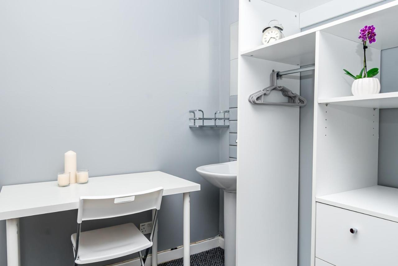 Shirley House 2, Self Catering Guest House, Self Check In, Smart Locks, 10 Min Walk To Southampton General, Aspire And Princess Anne Hospitals, Access To Fully Equipped Kitchen, Excellent Transport Links, Ideal For Longer Stays And Hospital Shifts Экстерьер фото
