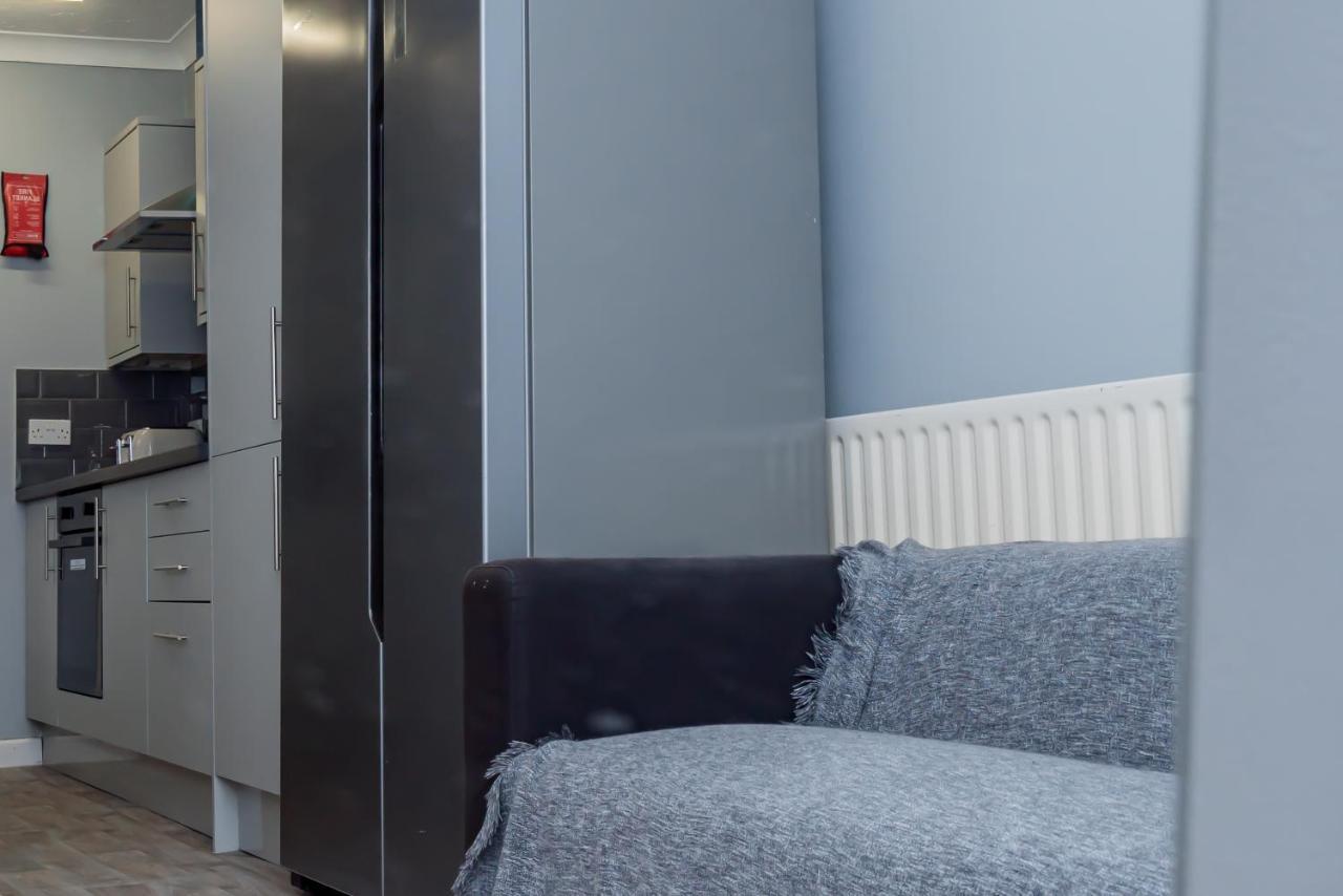 Shirley House 2, Self Catering Guest House, Self Check In, Smart Locks, 10 Min Walk To Southampton General, Aspire And Princess Anne Hospitals, Access To Fully Equipped Kitchen, Excellent Transport Links, Ideal For Longer Stays And Hospital Shifts Экстерьер фото