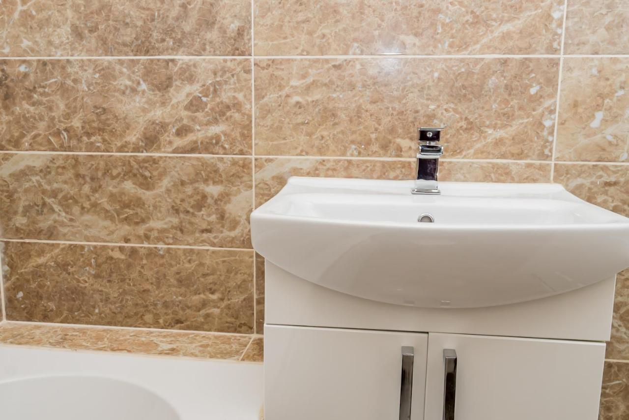 Shirley House 2, Self Catering Guest House, Self Check In, Smart Locks, 10 Min Walk To Southampton General, Aspire And Princess Anne Hospitals, Access To Fully Equipped Kitchen, Excellent Transport Links, Ideal For Longer Stays And Hospital Shifts Экстерьер фото