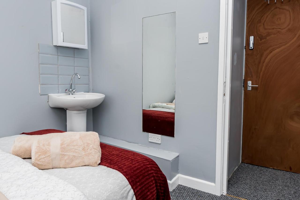 Shirley House 2, Self Catering Guest House, Self Check In, Smart Locks, 10 Min Walk To Southampton General, Aspire And Princess Anne Hospitals, Access To Fully Equipped Kitchen, Excellent Transport Links, Ideal For Longer Stays And Hospital Shifts Экстерьер фото