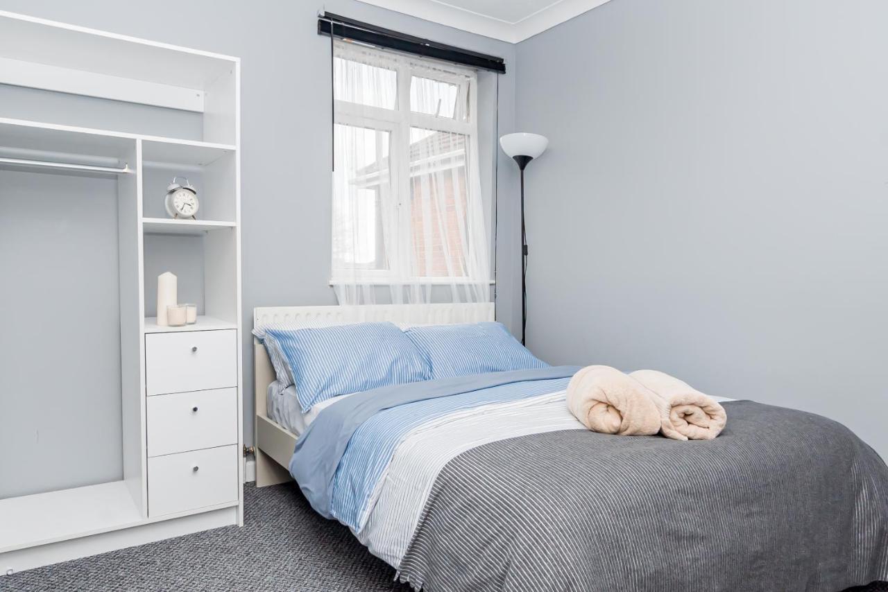 Shirley House 2, Self Catering Guest House, Self Check In, Smart Locks, 10 Min Walk To Southampton General, Aspire And Princess Anne Hospitals, Access To Fully Equipped Kitchen, Excellent Transport Links, Ideal For Longer Stays And Hospital Shifts Экстерьер фото