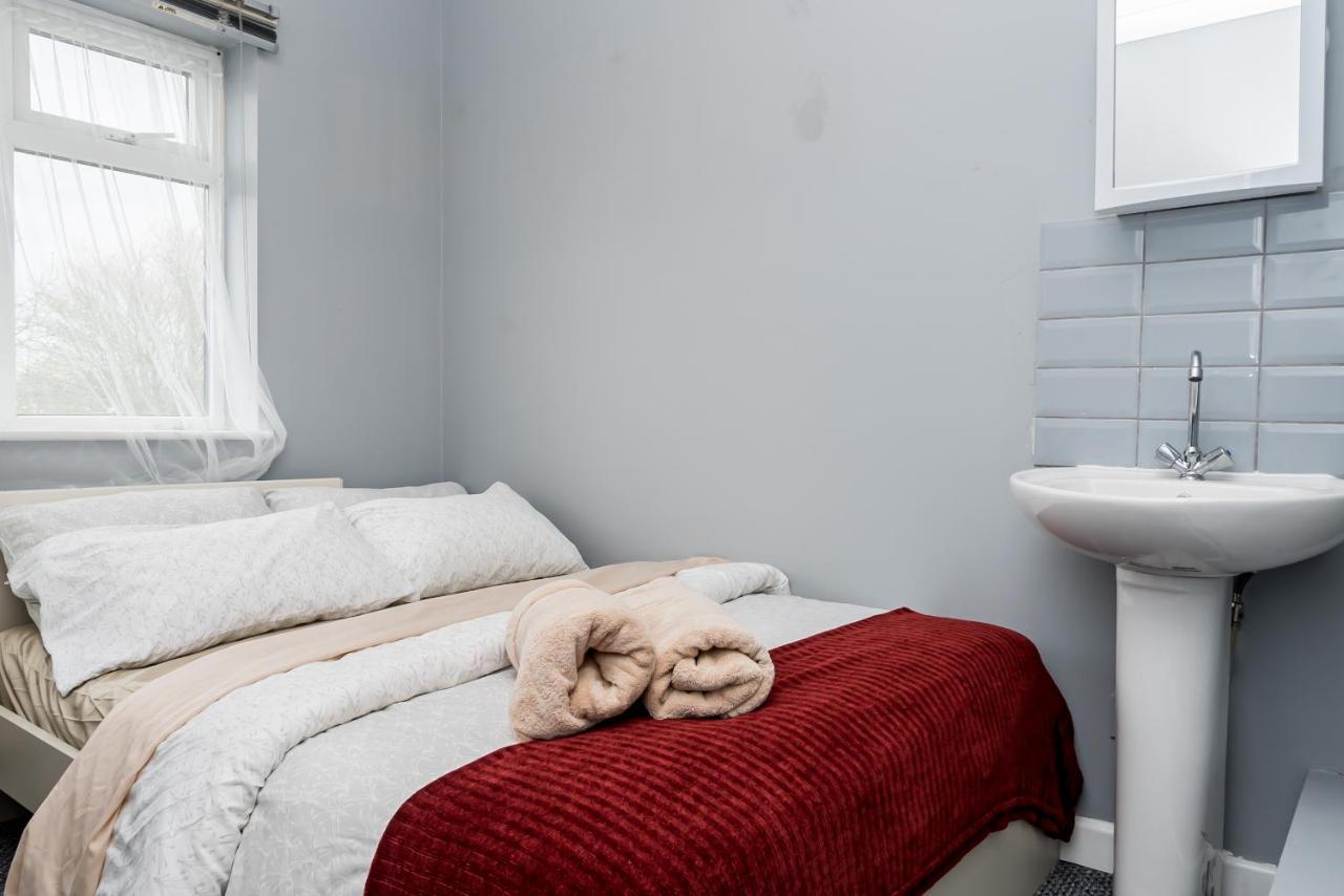 Shirley House 2, Self Catering Guest House, Self Check In, Smart Locks, 10 Min Walk To Southampton General, Aspire And Princess Anne Hospitals, Access To Fully Equipped Kitchen, Excellent Transport Links, Ideal For Longer Stays And Hospital Shifts Экстерьер фото