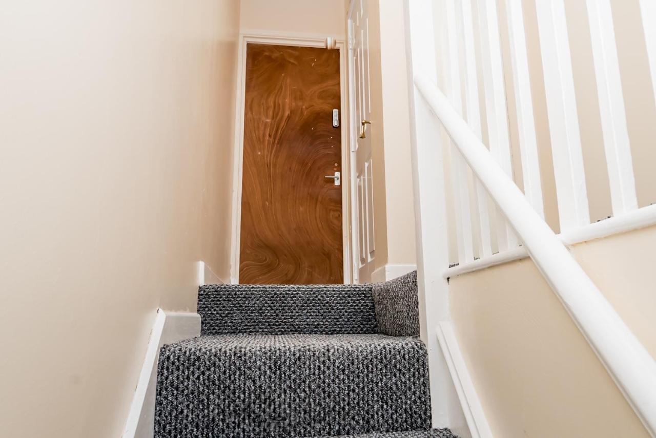 Shirley House 2, Self Catering Guest House, Self Check In, Smart Locks, 10 Min Walk To Southampton General, Aspire And Princess Anne Hospitals, Access To Fully Equipped Kitchen, Excellent Transport Links, Ideal For Longer Stays And Hospital Shifts Экстерьер фото