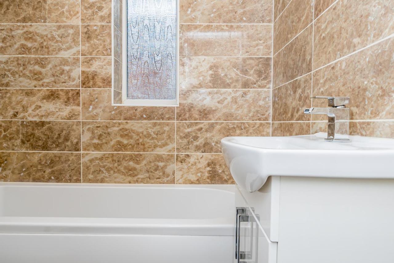 Shirley House 2, Self Catering Guest House, Self Check In, Smart Locks, 10 Min Walk To Southampton General, Aspire And Princess Anne Hospitals, Access To Fully Equipped Kitchen, Excellent Transport Links, Ideal For Longer Stays And Hospital Shifts Экстерьер фото