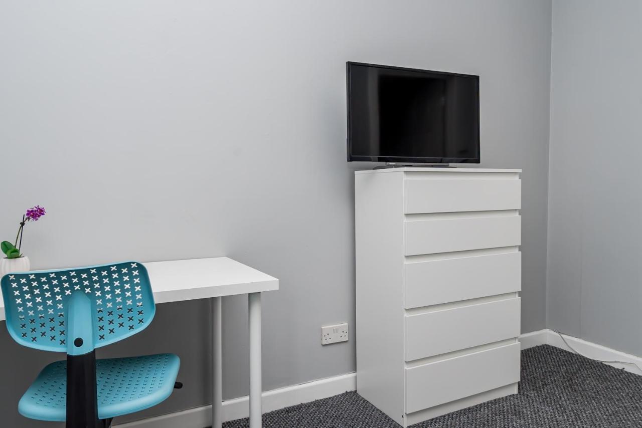 Shirley House 2, Self Catering Guest House, Self Check In, Smart Locks, 10 Min Walk To Southampton General, Aspire And Princess Anne Hospitals, Access To Fully Equipped Kitchen, Excellent Transport Links, Ideal For Longer Stays And Hospital Shifts Экстерьер фото