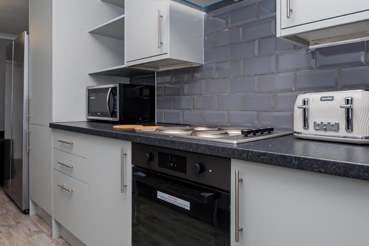 Shirley House 2, Self Catering Guest House, Self Check In, Smart Locks, 10 Min Walk To Southampton General, Aspire And Princess Anne Hospitals, Access To Fully Equipped Kitchen, Excellent Transport Links, Ideal For Longer Stays And Hospital Shifts Экстерьер фото